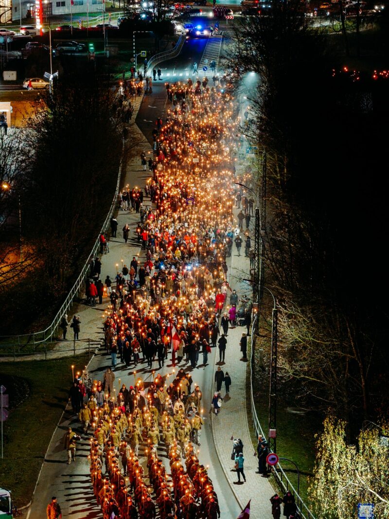 Lāčplēša dienas lāpu gājiens