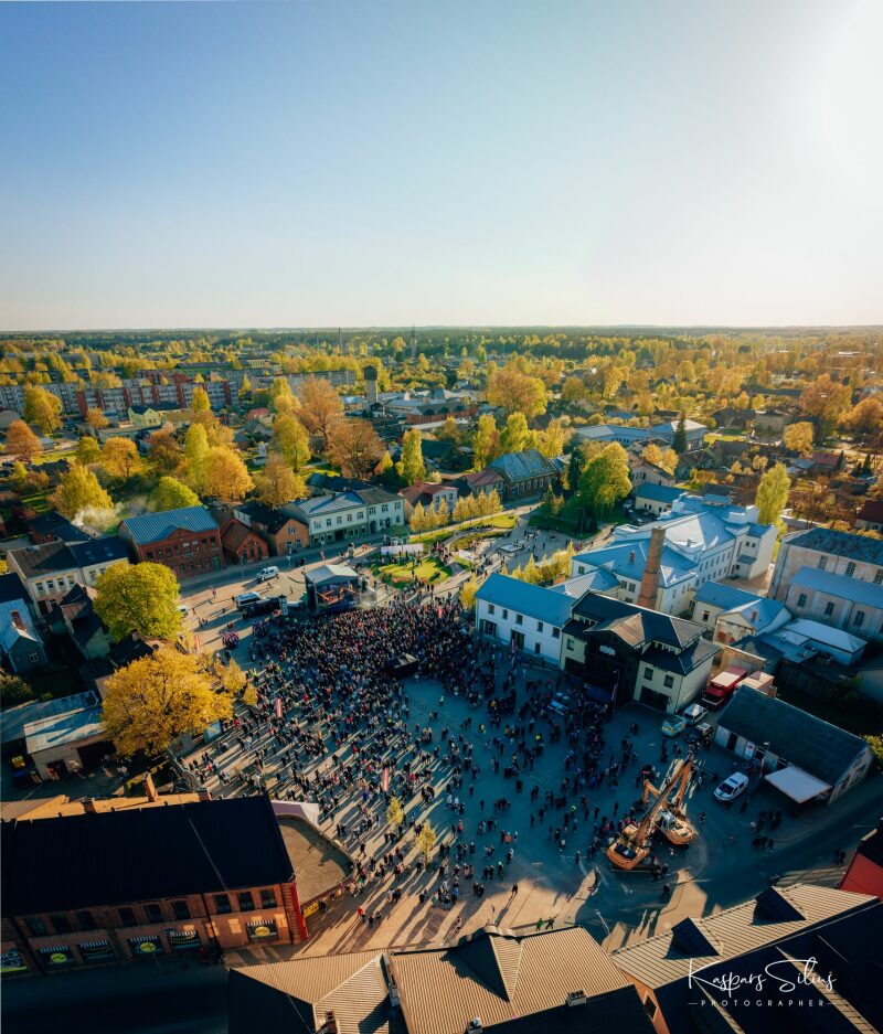 Jēkabpils varoņu godināšana un grupa Jumprava