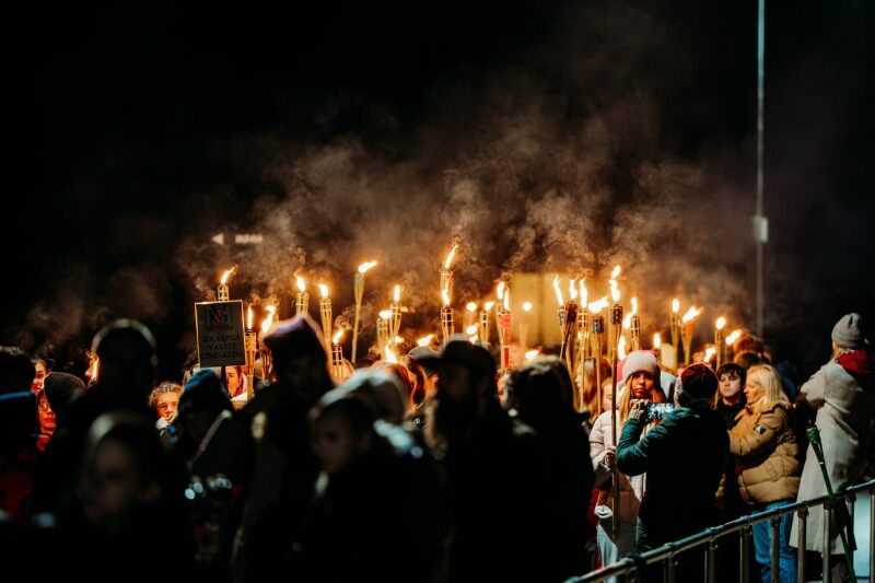 Lāčplēša dienas lāpu gājiens