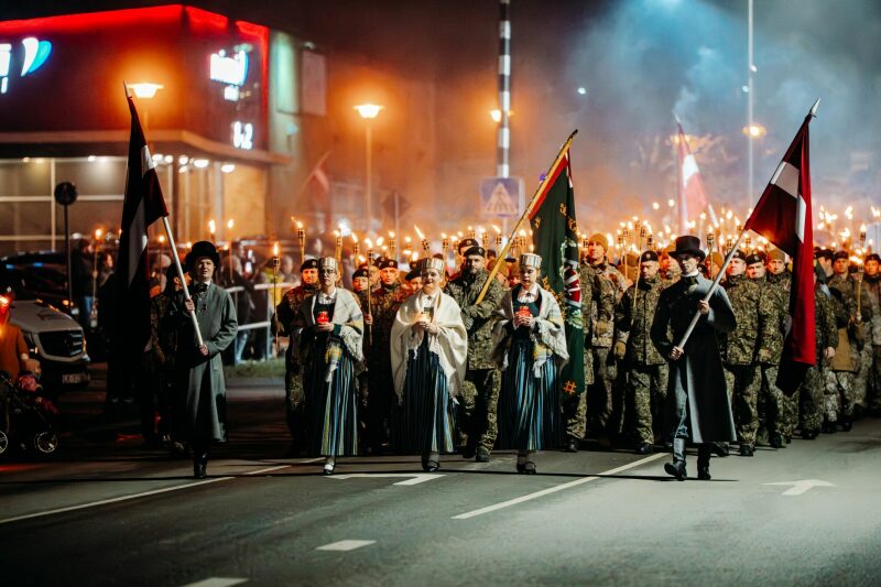 Lāčplēša dienas lāpu gājiens