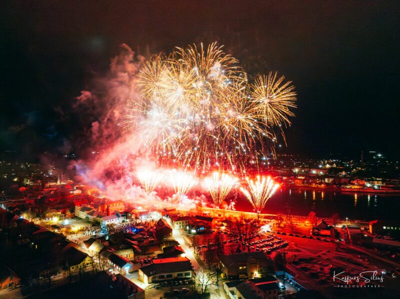 Laimīgu Jauno 2024.gadu