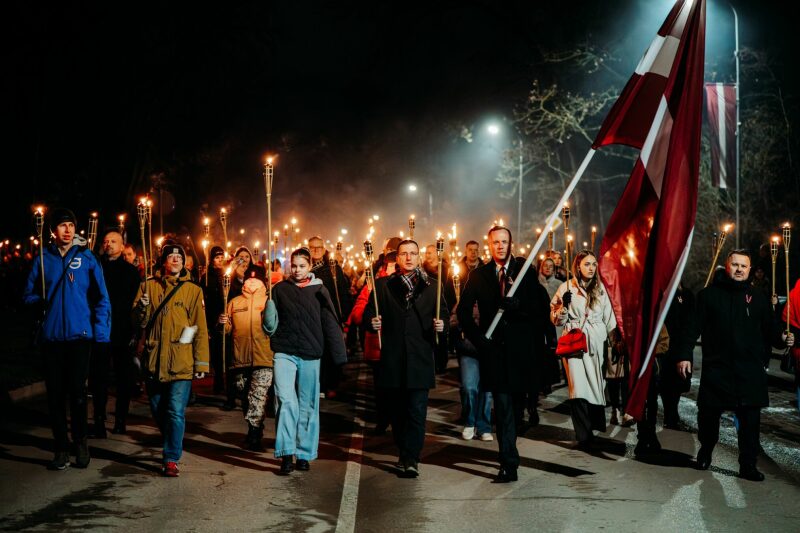 Lāčplēša dienas lāpu gājiens