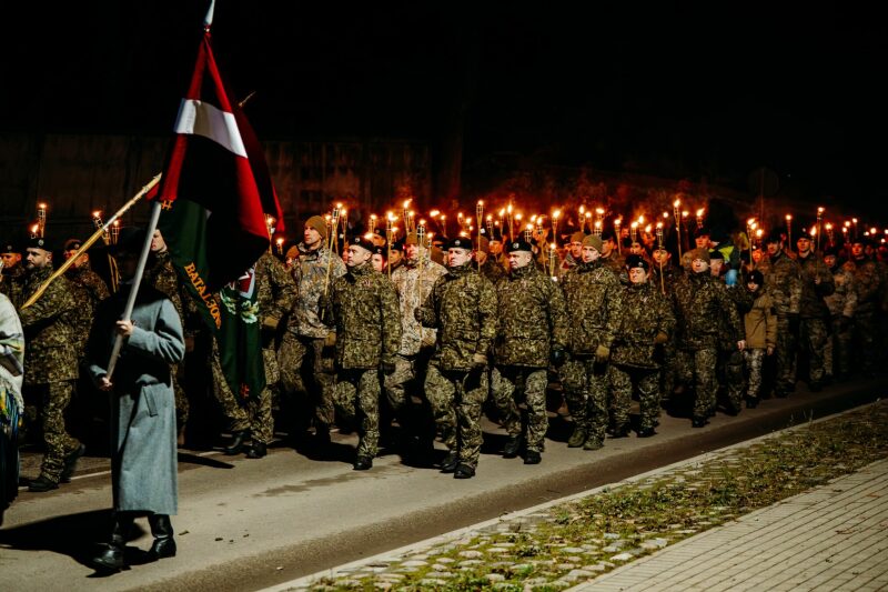 Lāčplēša dienas lāpu gājiens