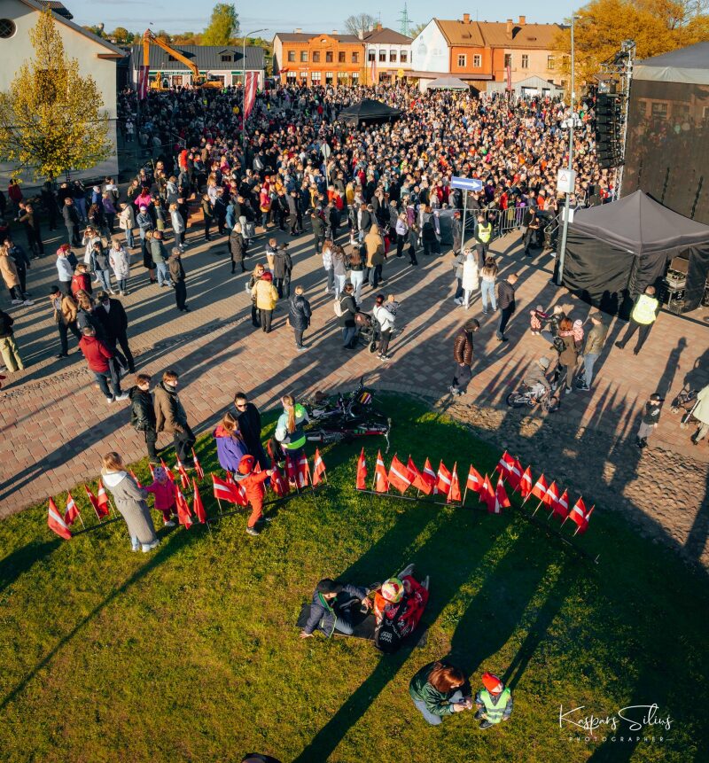 Jēkabpils varoņu godināšana un grupa Jumprava