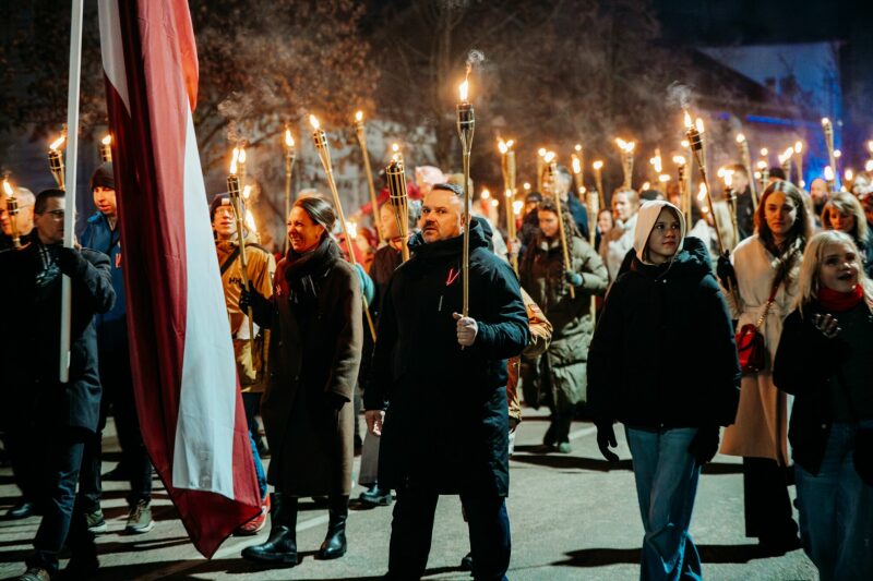 Lāčplēša dienas lāpu gājiens