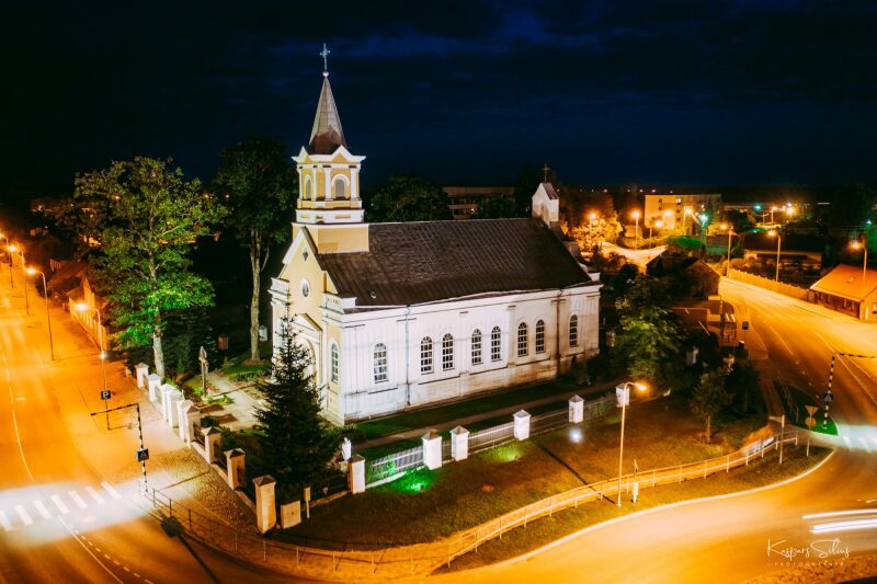Brīvdienās pa gaisu