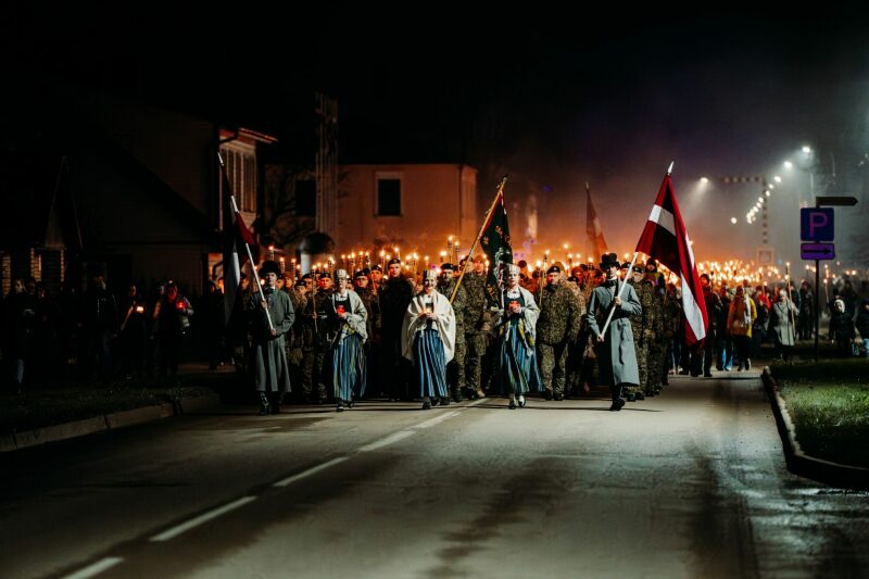 Lāčplēša dienas lāpu gājiens