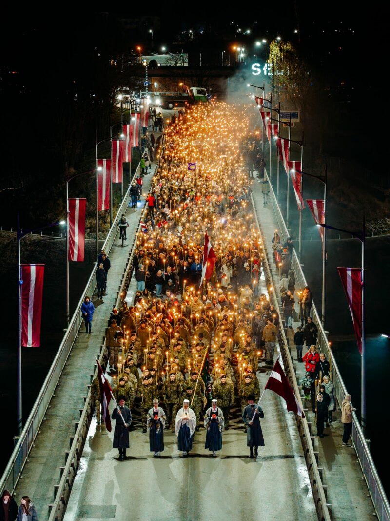 Lāčplēša dienas lāpu gājiens