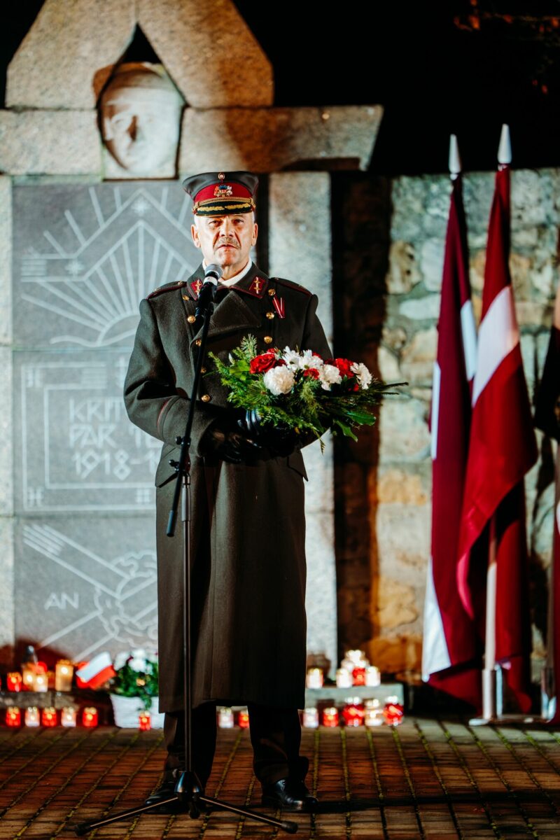 Lāčplēša dienas lāpu gājiens