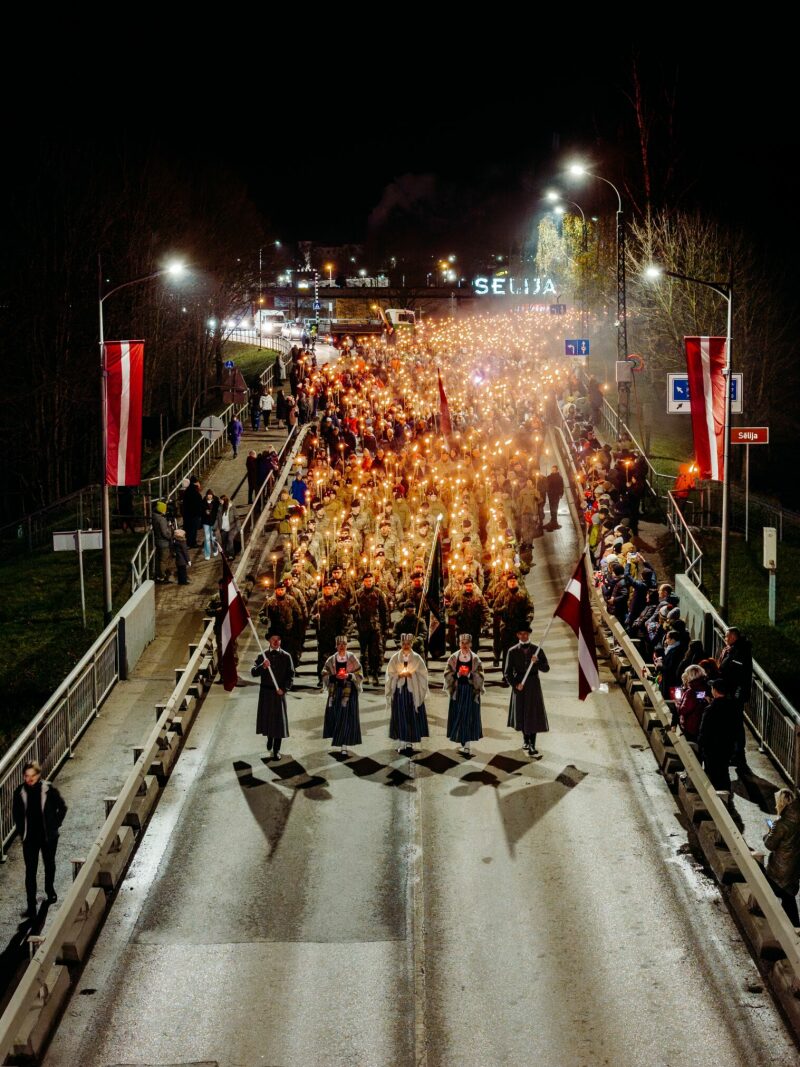Lāčplēša dienas lāpu gājiens