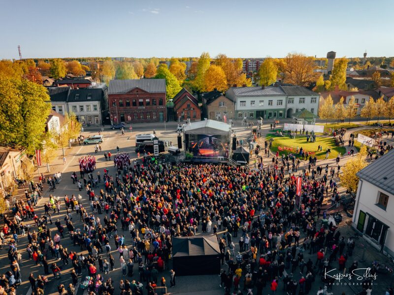 Jēkabpils varoņu godināšana un grupa Jumprava
