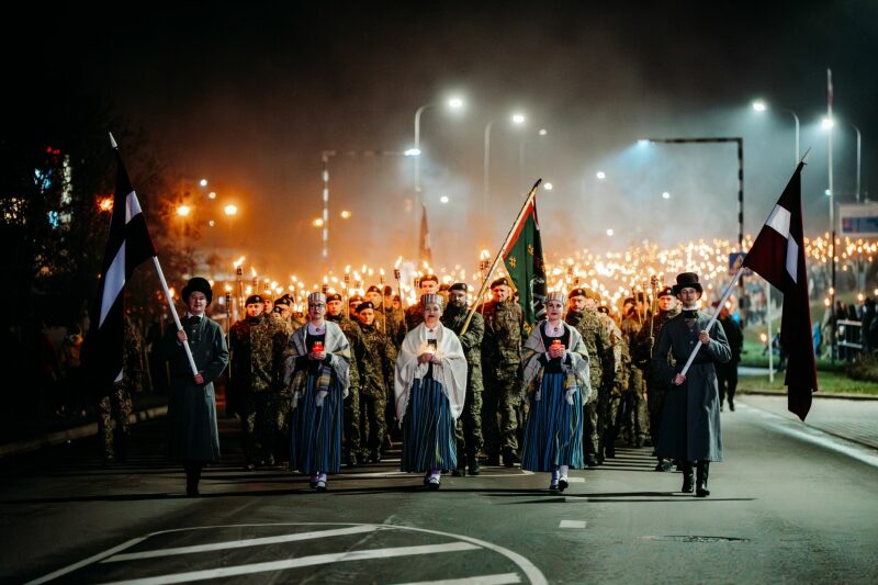 Lāčplēša dienas lāpu gājiens