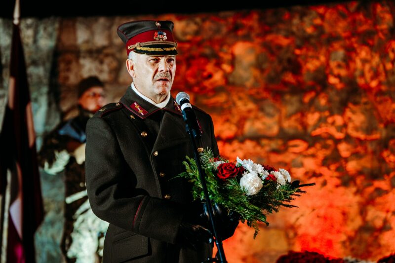 Lāčplēša dienas lāpu gājiens