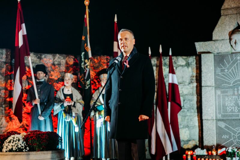Lāčplēša dienas lāpu gājiens