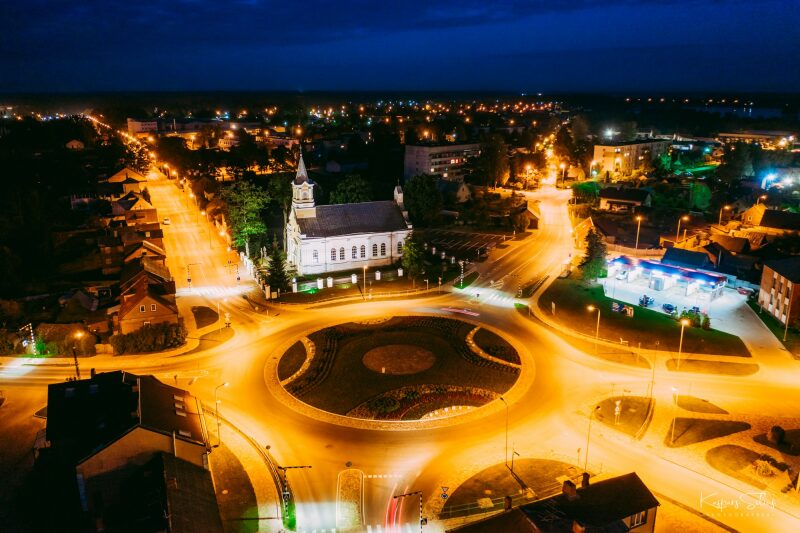 Brīvdienās pa gaisu