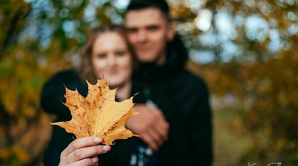 Rudens fotosesijas septembrī un oktobrī: ģimenēm, pārīšiem un gaidīšanas laikam