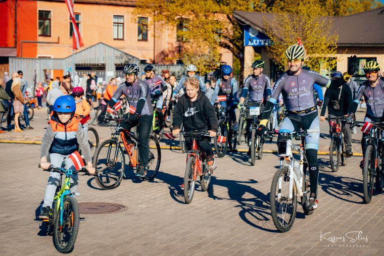 Jēkabpils varoņu godināšana un grupa Jumprava