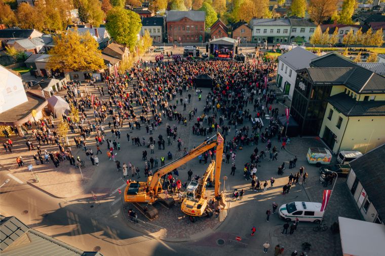 Jēkabpils varoņu godināšana un grupa Jumprava