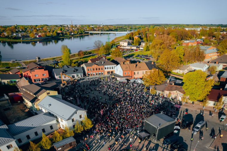 Jēkabpils varoņu godināšana un grupa Jumprava