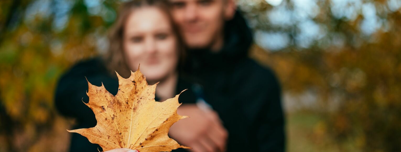 Rudens fotosesijas septembrī un oktobrī: ģimenēm, pārīšiem un gaidīšanas laikam